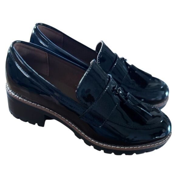 Dream pairs NWOB size 8 black lug sole platform loafers. Includes tassels. - Picture 2 of 7